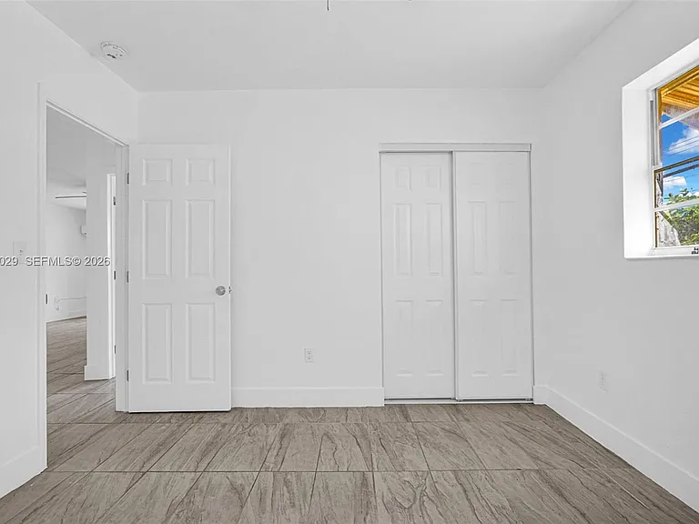 14600 NE 14th Ave #1 — Photo 18