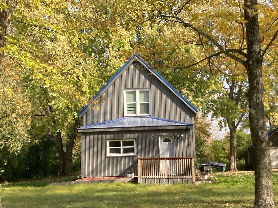 1st image of 315 1st St S
