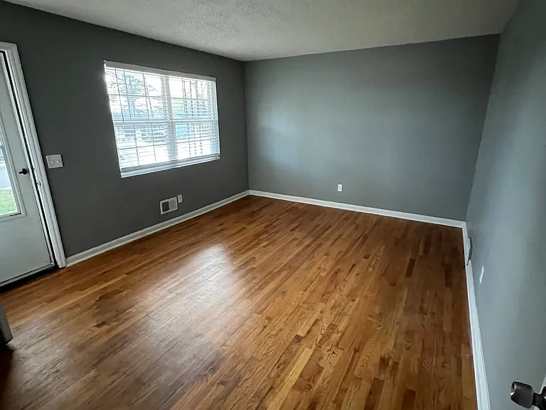 313 Richcreek Rd — Photo 4