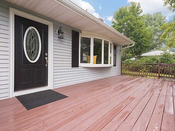 4th image of 8 Greentree Dr N