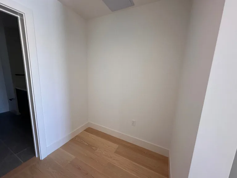 560 El Camino Real #302 — Photo 11