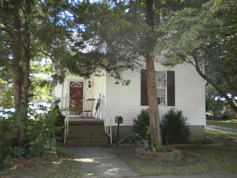 1st image of 915 W Longley St