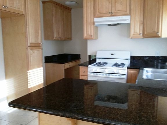 3rd image of 1531 E Elizabeth St