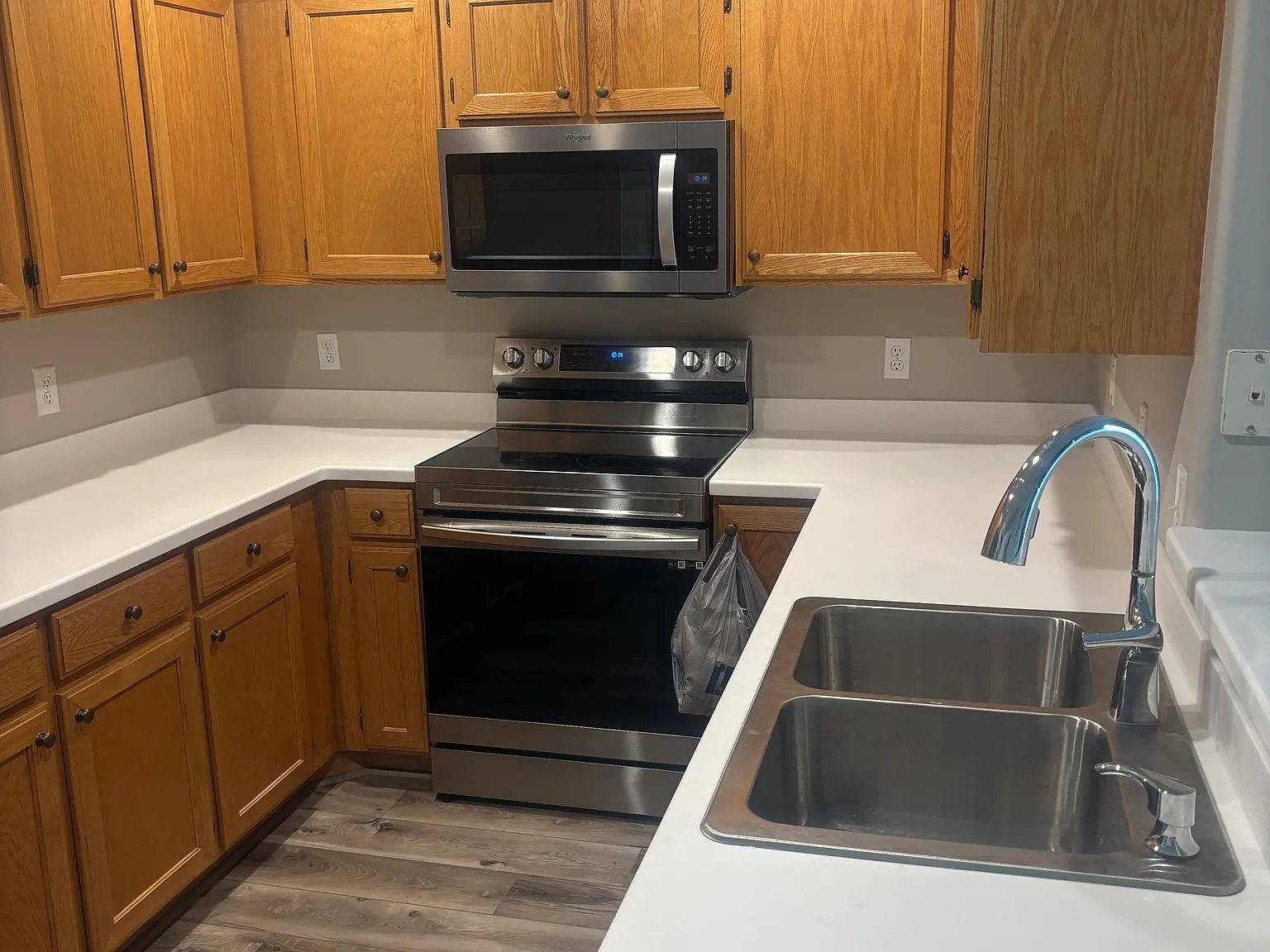 3 bed, 1232 sqft, $2,075 — Photo 2