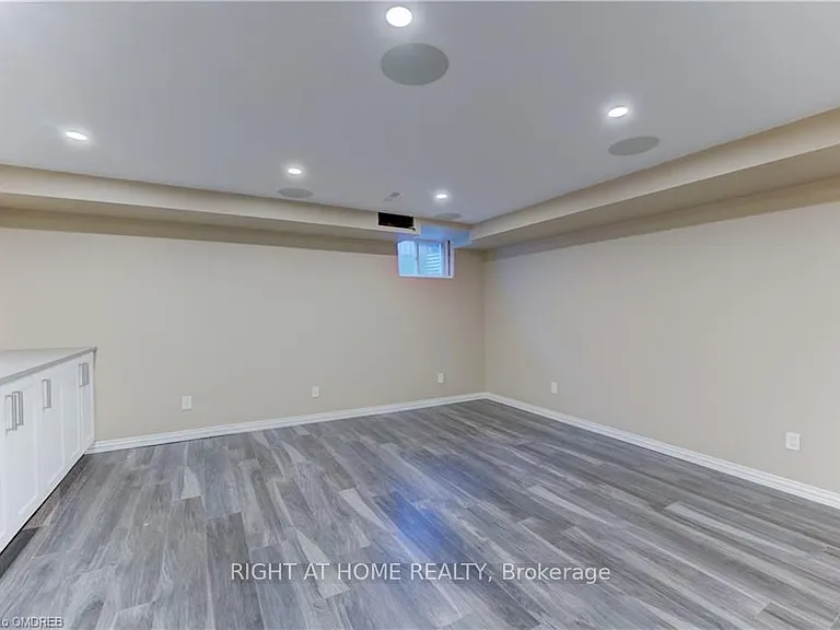 20 McConkey Cres #60 — Photo 17