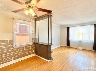 208 Cambridge St N #3, Ottawa, ON K1R7A9