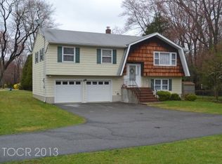 590 Hamilton Pl, River Vale, NJ 07675