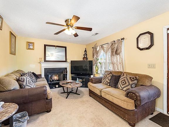 5th image of 1650 Hill Ct