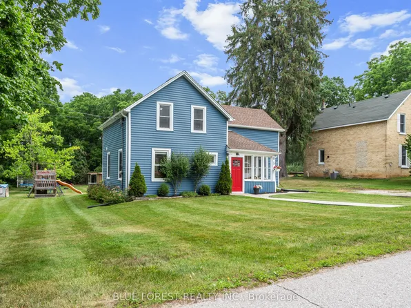 9 Union St E, Lambton Shores, ON N0M 1B0