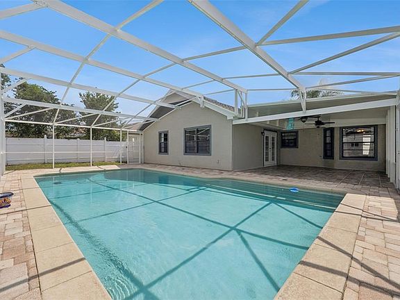 3rd image of 2620 E DORCHESTER DR
