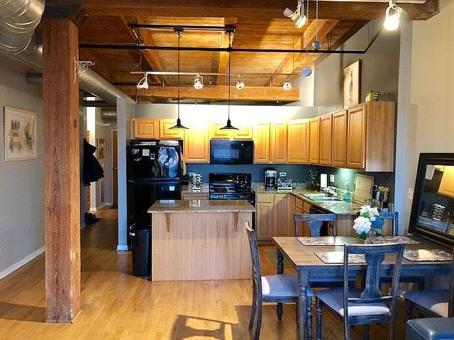 1st image of 1740 N Maplewood Ave APT 106