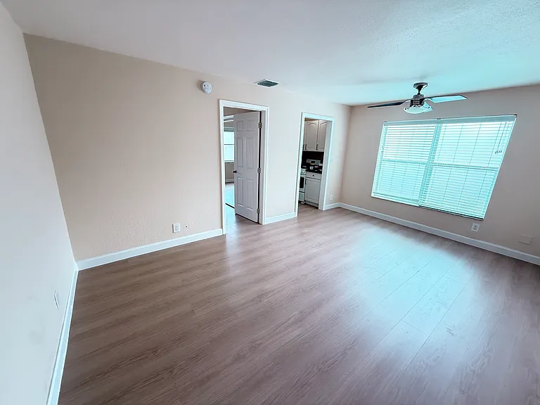 815 Middle River Dr — Photo 7