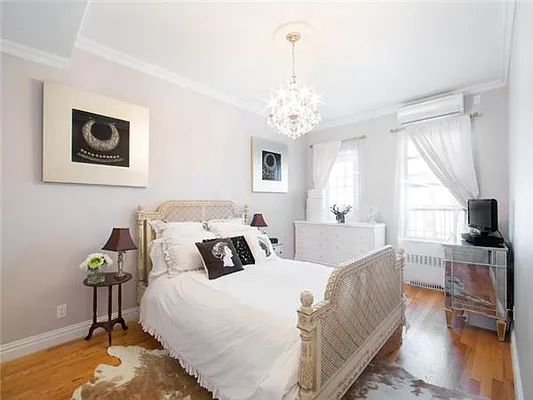 Sold by Avenue Sotheby's International Realty | media 21