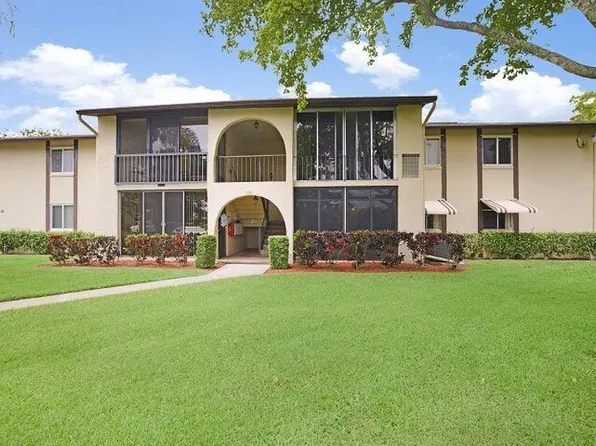 306 Pine Ridge Circle #D-1, Greenacres, FL 33463