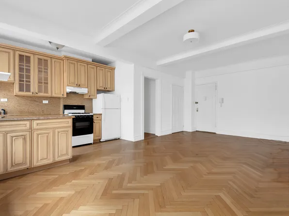 600 West 111th Street 11A image 3 of 8