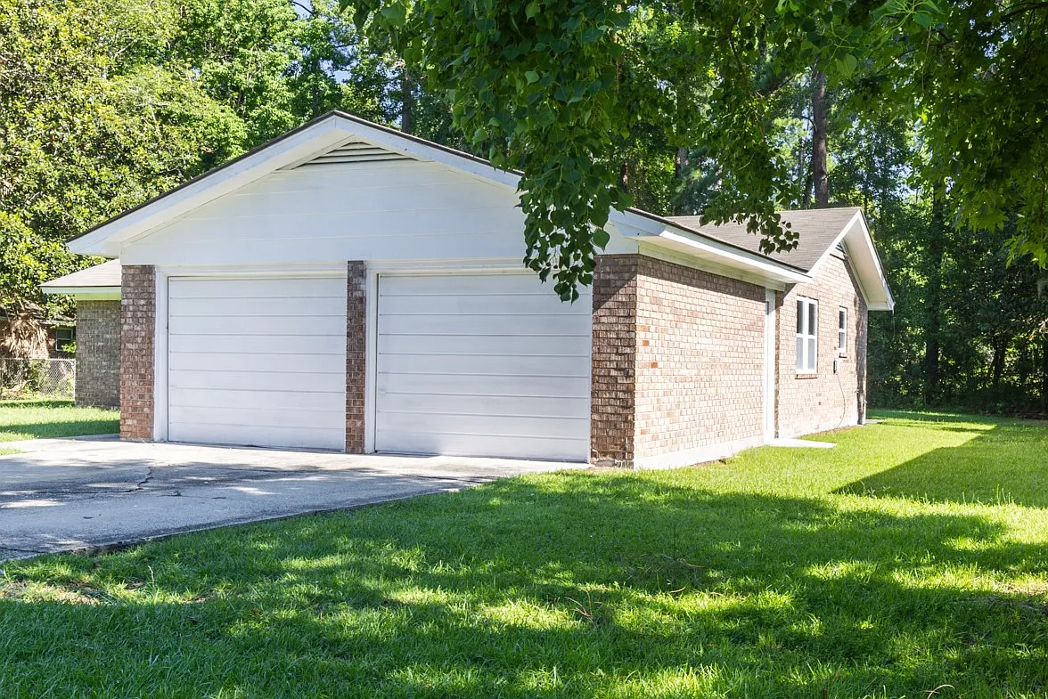 3 bed, 1270 sqft, $2,100 — Photo 3