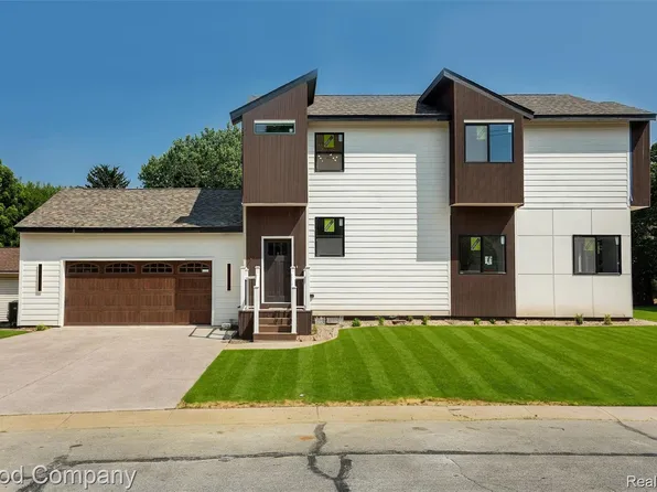 392 S Squirrel Rd, Auburn Hills, MI 48326