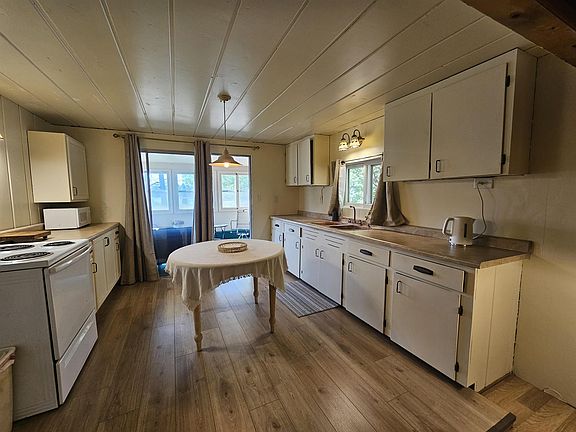 3rd image of 6644 Carpenter Rd