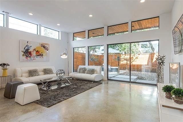 1st image of 4213 Roseland Ave