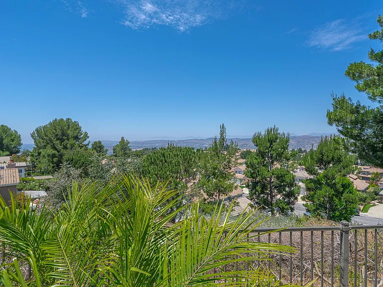 1011 S Mountcrest Ct — Photo 40