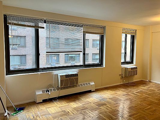 1st image of 420 E 64th St APT E5b