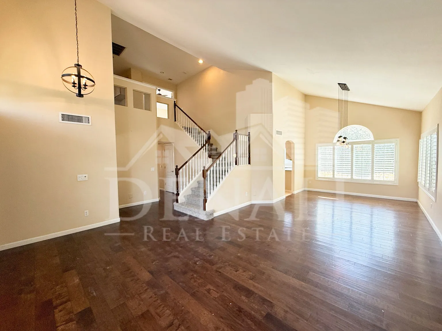 4 bed, 3.0 bath, 2401 sqft, $3,000 — Photo 4