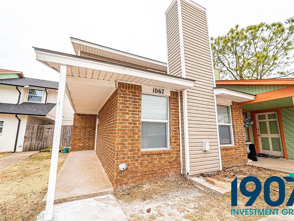1067 Rambling Oaks Dr