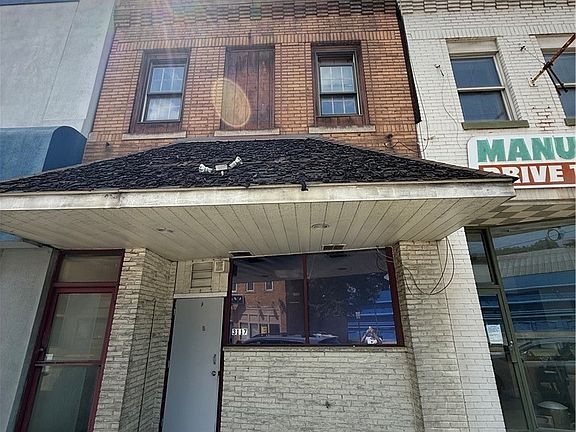 3rd image of 3117 Main St