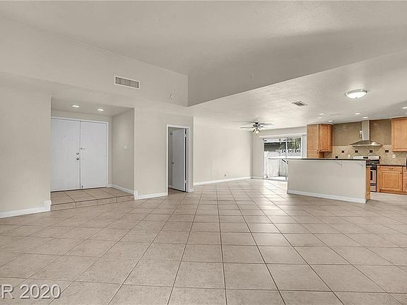 4th image of 6821 Elm Creek Dr