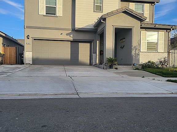 2nd image of 15442 Jewel St