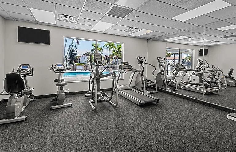 La Vue at Emerald Pointe — Photo 4
