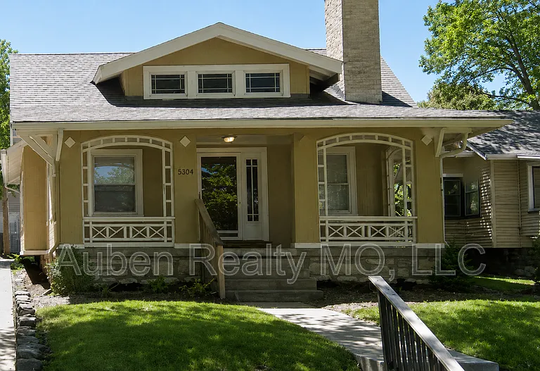 5304 Harrison St — Photo 1
