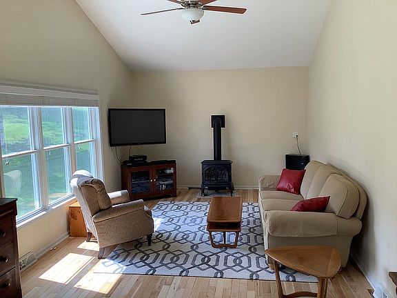 4th image of 9470 Jaclyn Ave