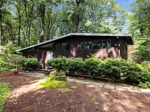 2 Rogers Rd, Lexington, MA 02420