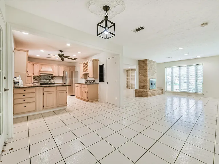 807 Stadium Cir — Photo 14