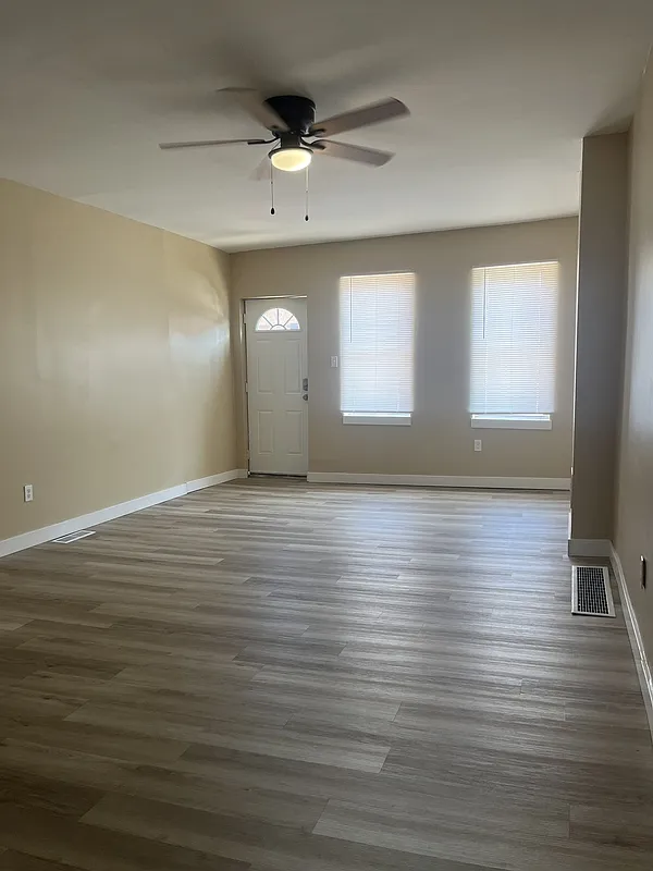 3 bed, 1.0 bath, 1000 sqft, $1,500 — Photo 2