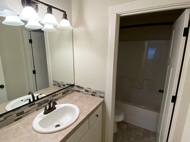 3715 NE Sitka Dr — Photo 18