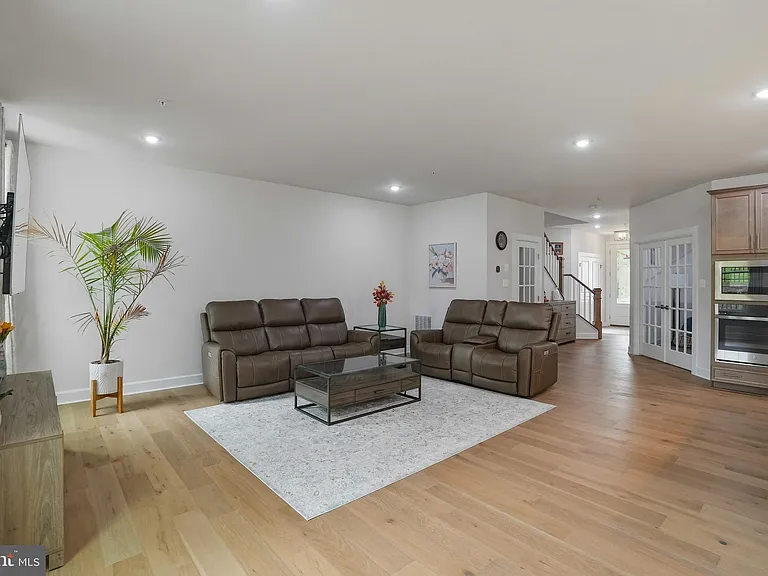 411 W Ponds Edge Dr — Photo 15