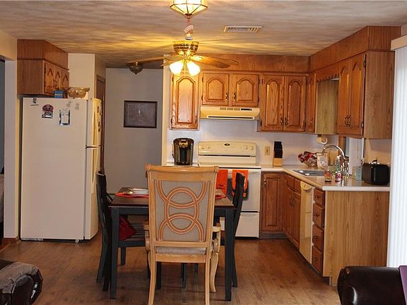 5th image of 276 Borden Ave