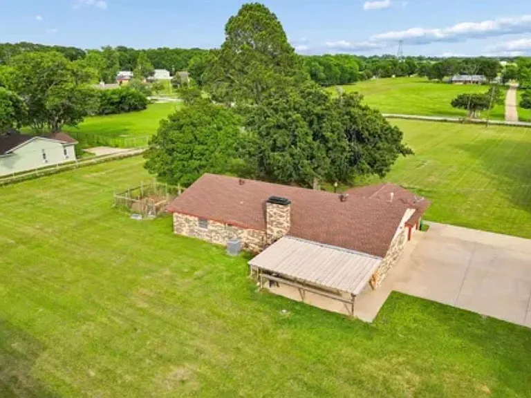 210 Lanier Rd — Photo 3