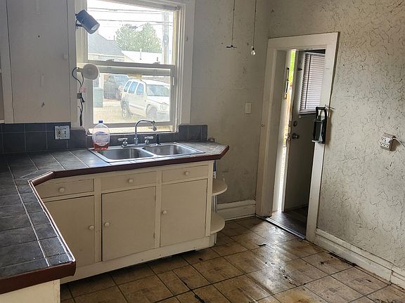 3rd image of 309 Chipeta Ave