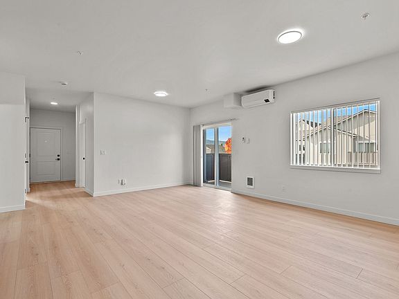 5th image of 1172 E Mullan Ave #104