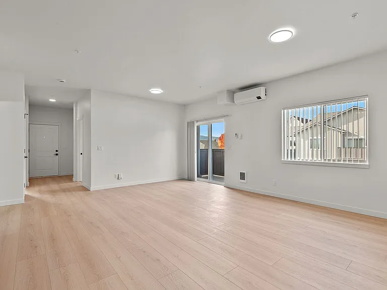 1172 Mullan — Photo 5
