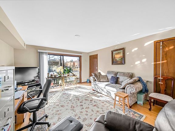 4th image of 4545 N Milwaukee Ave APT 2D