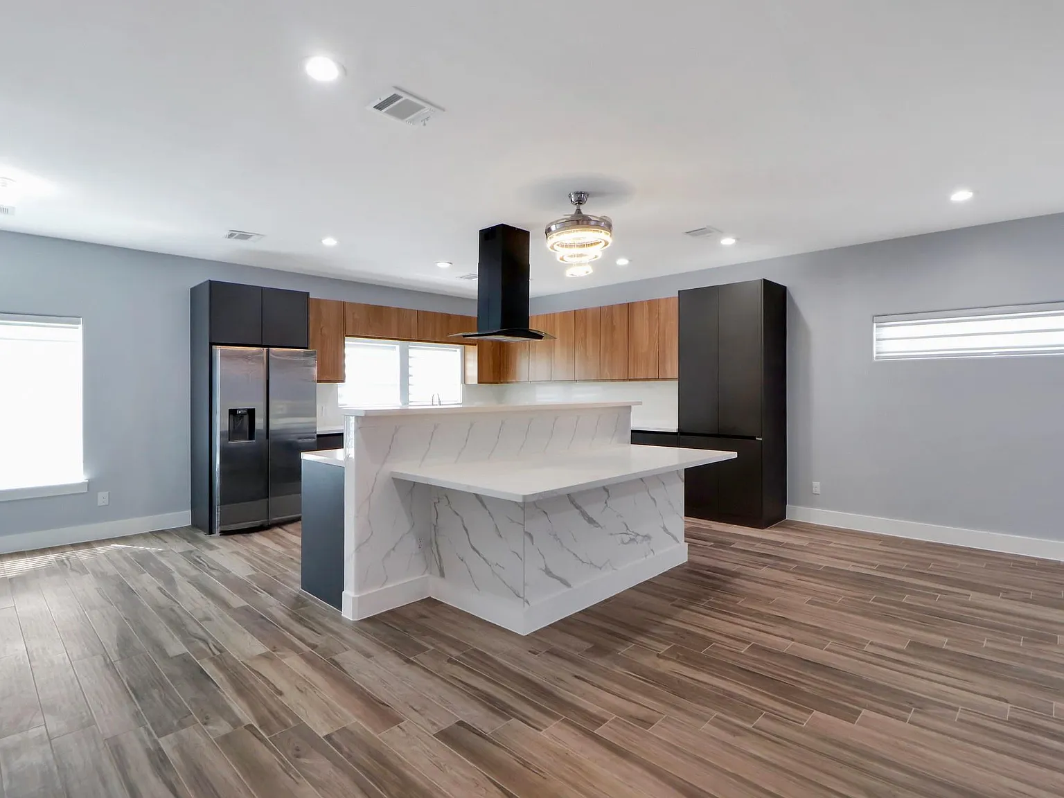 3 bed, 2.5 bath, 2692 sqft, $3,150 — Photo 4