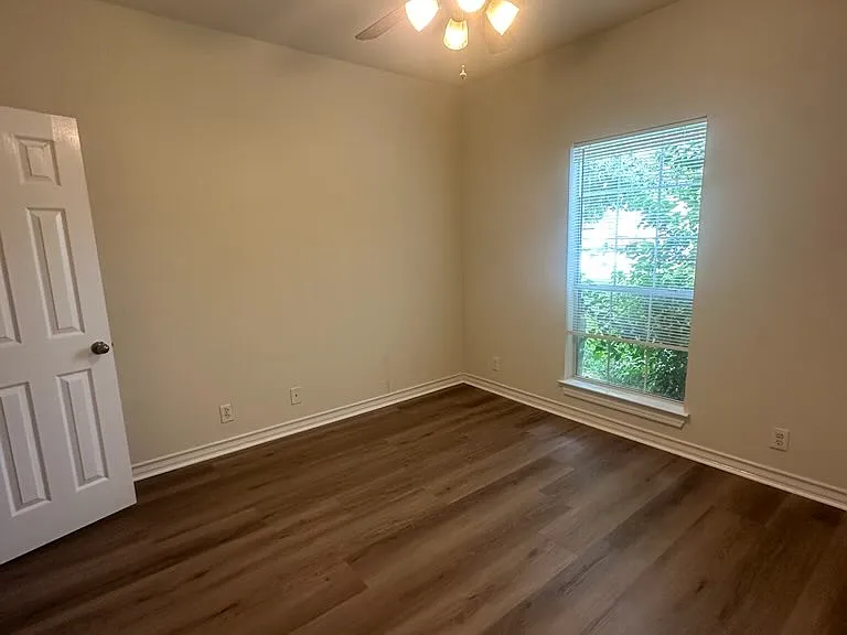 932 Misty Acres Dr — Photo 6