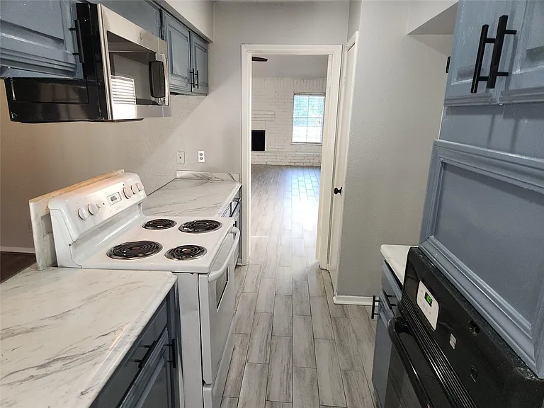 22127 Elsinore Dr — Photo 4