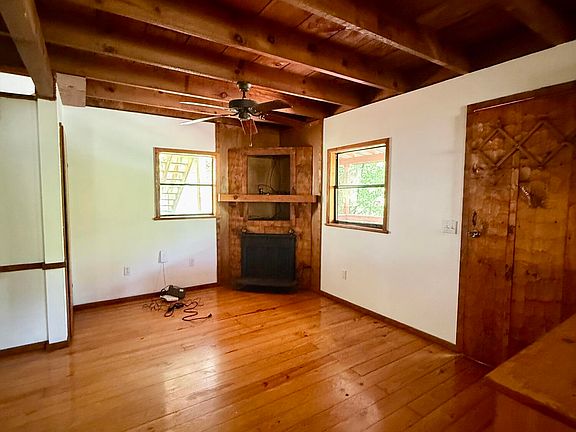 4th image of 4273 Possum Hollow Rd