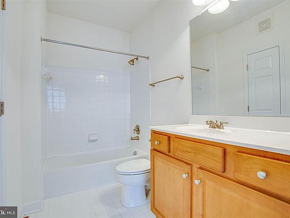 5th image of 201 Cobblestone Cir #201