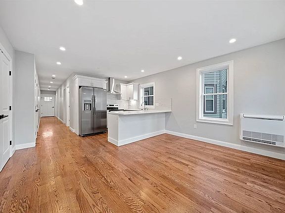 4th image of 52 Bellevue St #2